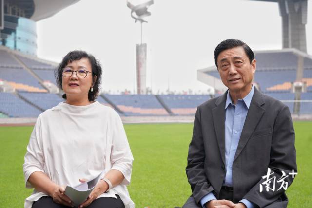 九运会会徽设计者邝丹妮和韩小鹰。 九运会会徽设计者邝丹妮和韩小鹰。
