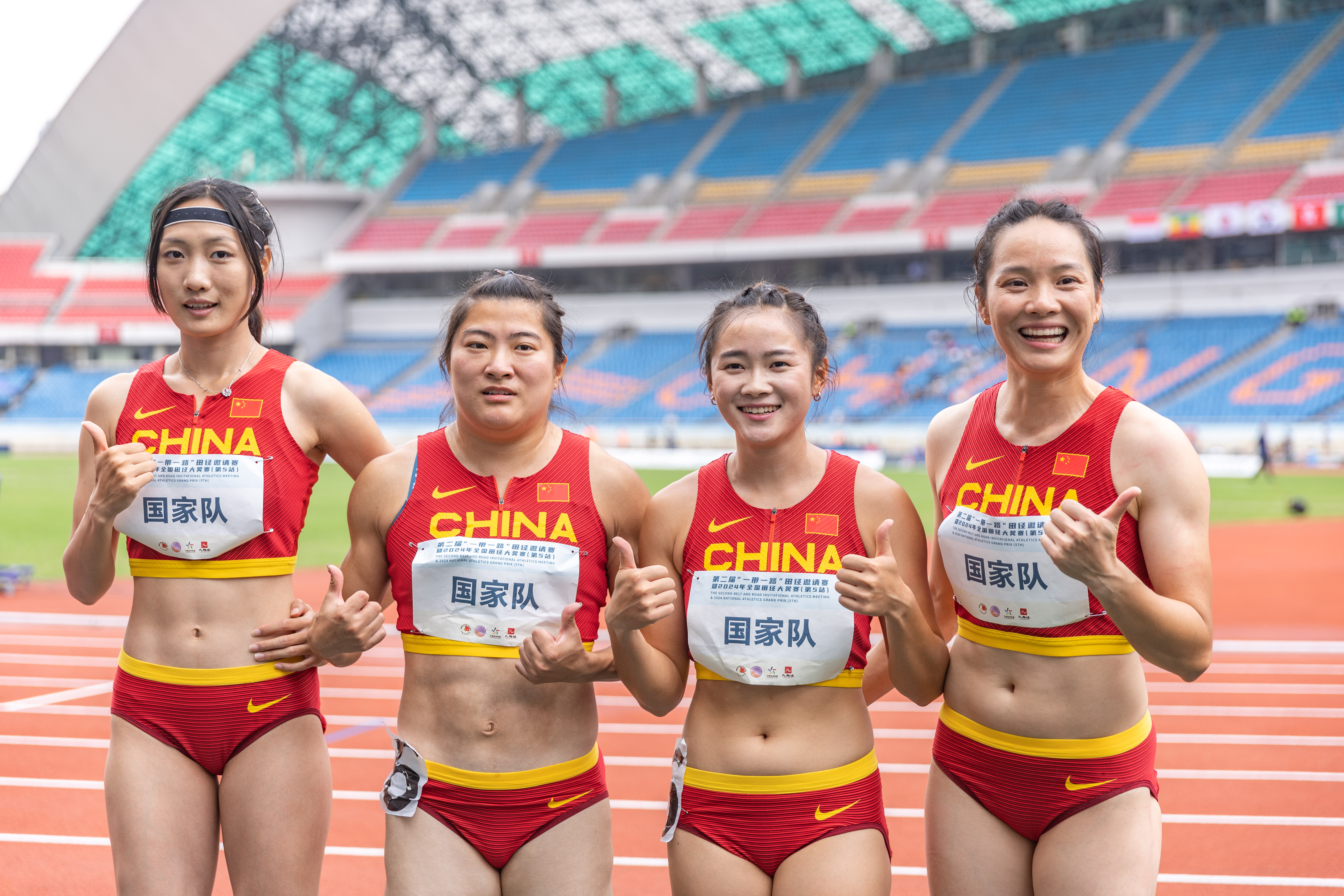 李玉婷、袁琦琦、梁小静、韦永丽（从左至右）.JPG