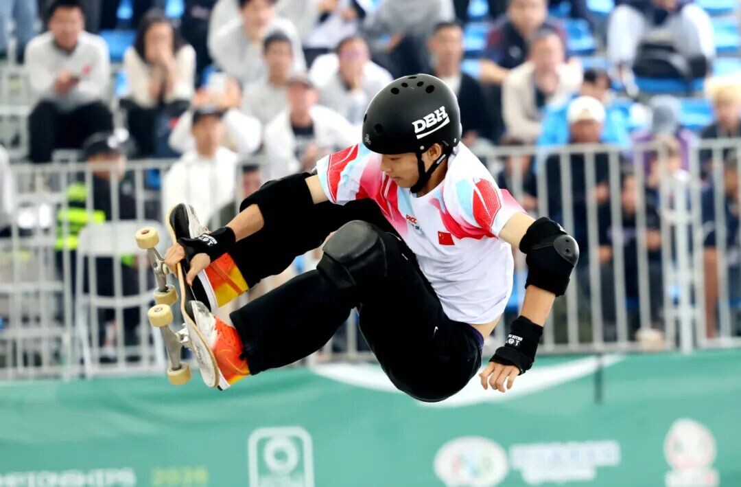 #(体育)(1)滑板——亚锦赛:陈烨获男子碗池冠军XxjpseC000490_20260412_PEPFN0A001.JPG